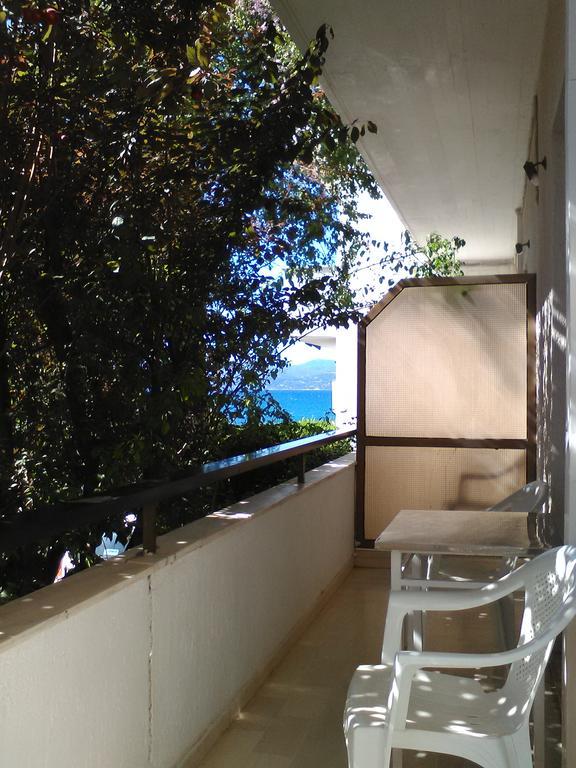 אמרינתוס Aparthotel Iliahtides מראה חיצוני תמונה